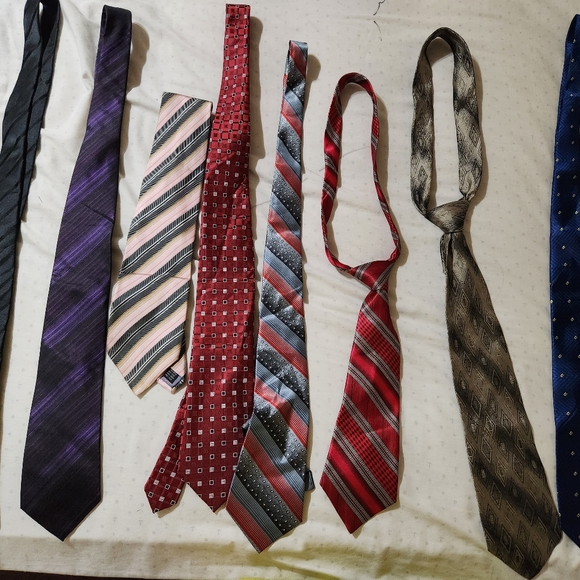 Tie - Picture 2 of 3